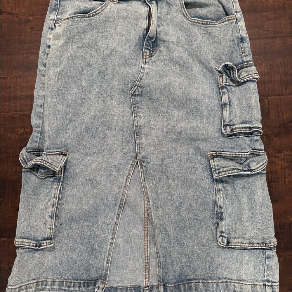 Wild Fable Acid wash Denim Cargo Skirt with Pockets below knee Barely Worn